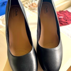 Ambyr Joy, Black leather pumps